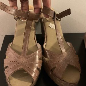 Beige leather sandal size 41 or 9 1/2